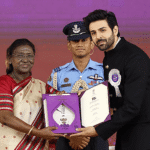 Kartik Aaryan receiving National Film Award for Best Actor from President Droupadi Murmu
